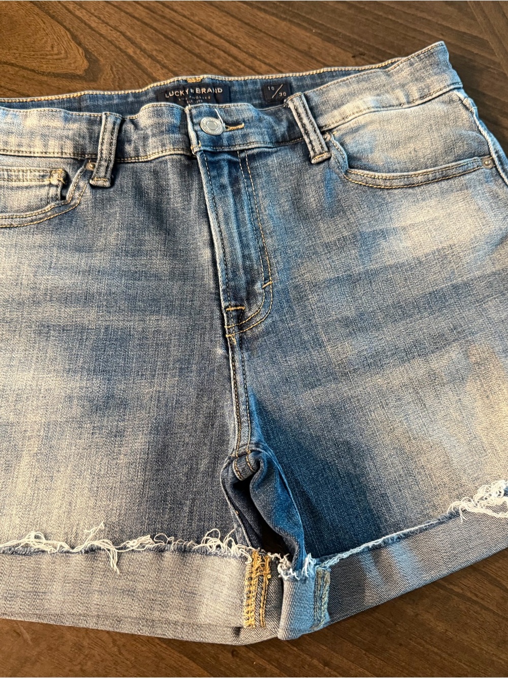 Lucky Brand Medium/Light Blue Denim Shorts size 10